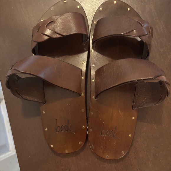 NWOB beek DARTER Brown Sandals Size 6 Leather - Picture 1 of 9